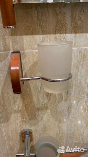 Умывальник с зеркалом