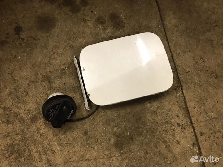 Infiniti g35 g25 g37 лючок бензобака