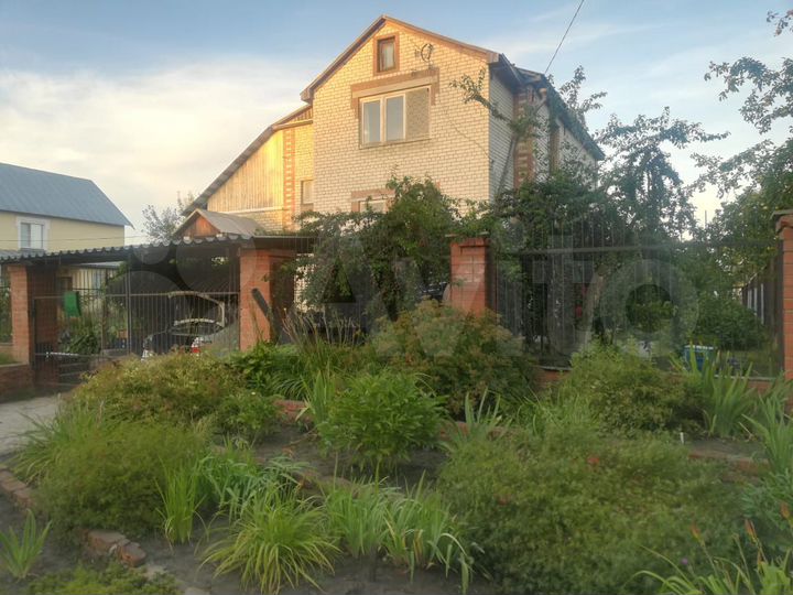 Коттедж 247 м² на участке 10 сот.