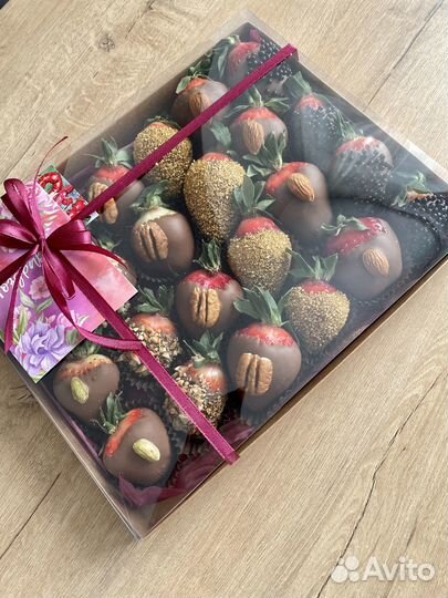 Клубничные ягодные букеты клубника в шоколаде