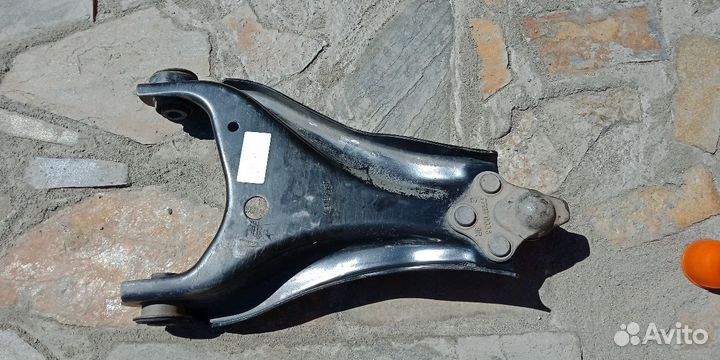 Передний нижний рычаг Рено Дастер