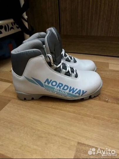 Лыжные ботинки б/у