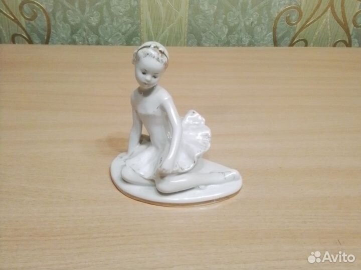 Статуэтка фарфоровая лфз юнная балерина