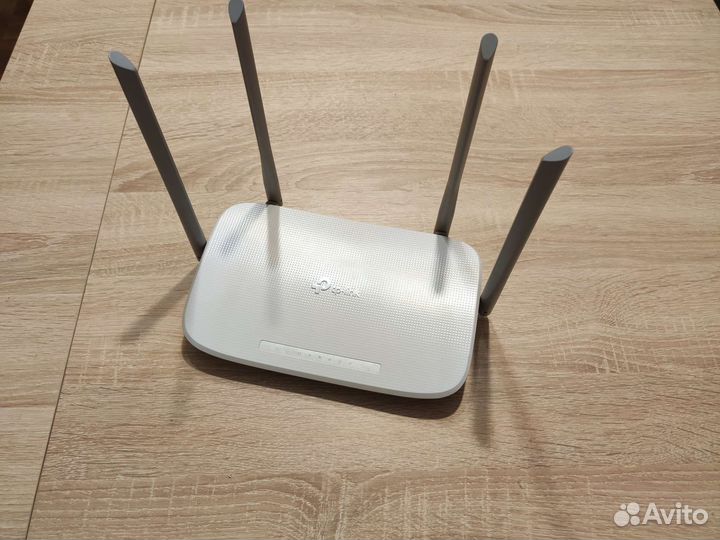 Двухдиапазонный WI-FI гигабайтный роутер EC220-G5