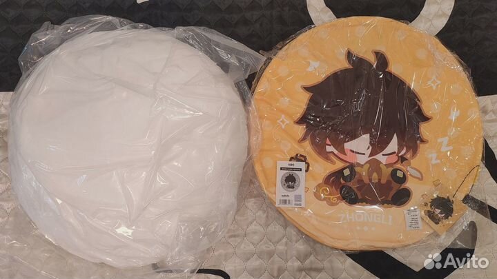 Genshin Impact официальная подушка с Чжун Ли