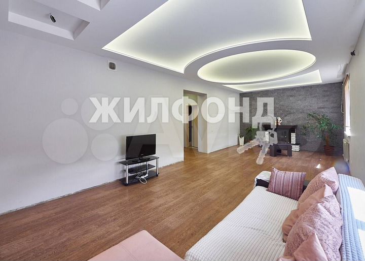 Коттедж 405 м² на участке 8,5 сот.