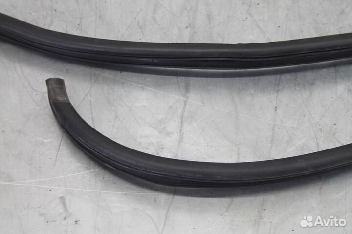 Уплотнитель кузова задней правой двери Hyundai-KI