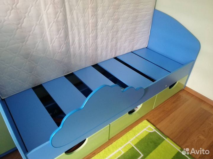 Детская кровать с тумбочкой