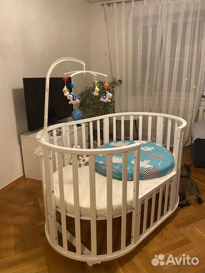 Детская кроватка круглая овальная с маятником
