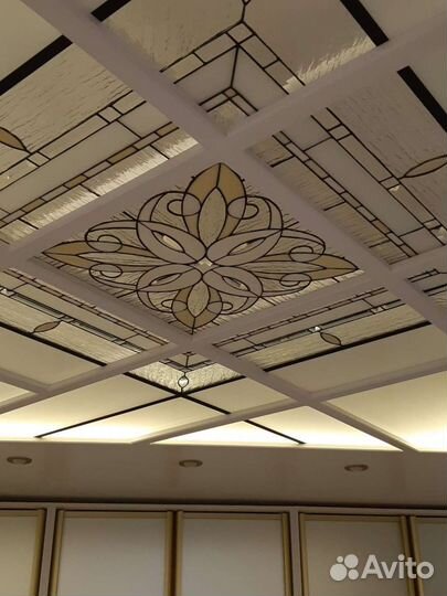 Витражи из цветного стекла