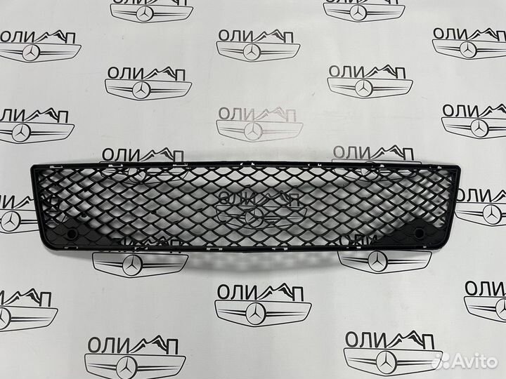 Решетка в бампер Mercedes W204 AMG 63