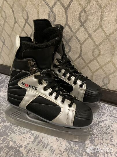 Хоккейные коньки Novus