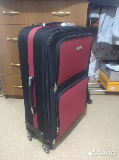 Чемодан на колесах большой