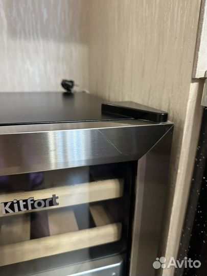 Винный шкаф kitfort KT-2406