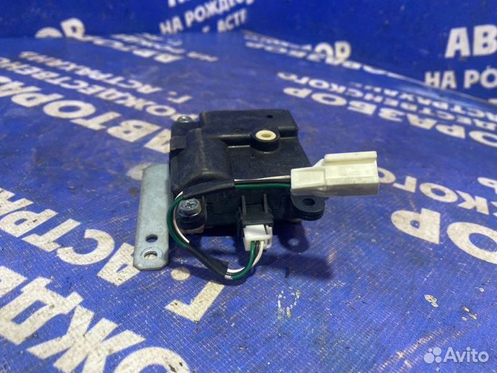 Моторчик заслонок отопителя Nissan Cefiro A33