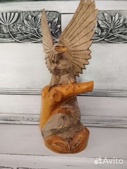 Резная статуэтка 