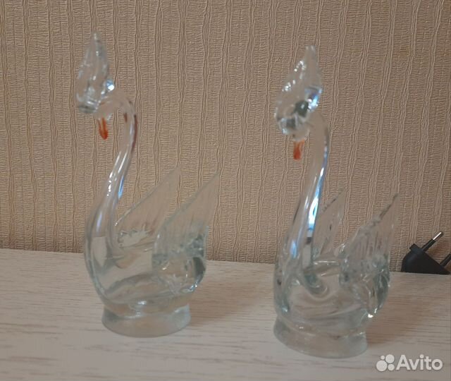 Статуэтка лебедь