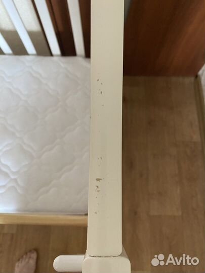 Детская кроватка с маятником