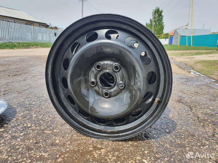 Продам штампованные диски с колпаками R16