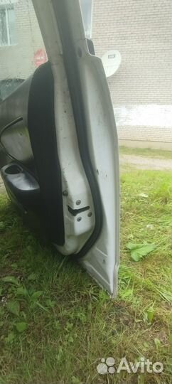 Задняя дверь Nissan ad