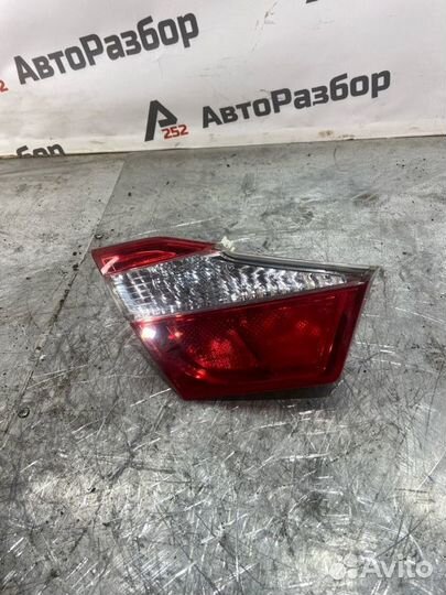 Фонарь крышки багажника левый Toyota Camry V50