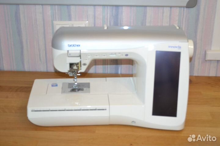 Brother Innov-is NV 4000 Швейно-вышивальная машина