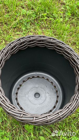 Кашпо для цветов плетеное