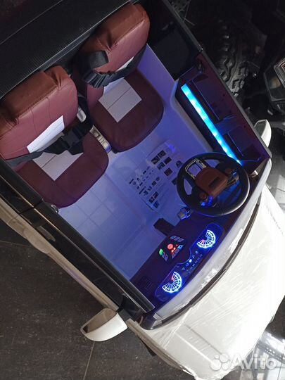 Электромобиль Range Rover двухместный