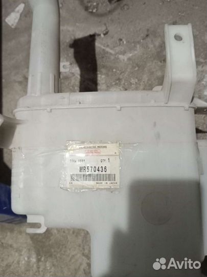 Бачок омывателя Mitsubishi lancer 9