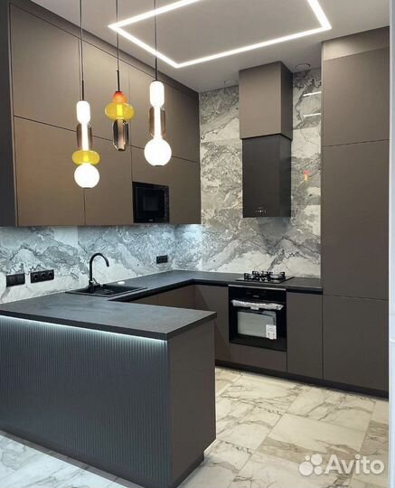 Кухня с барной стойкой