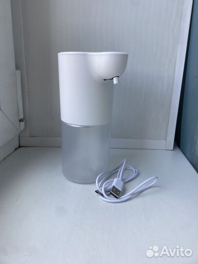 Сенсорный дозатор для жидкого мыла