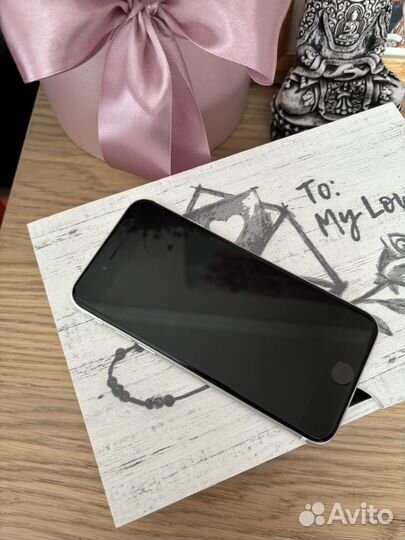 iPhone SE, 128 ГБ