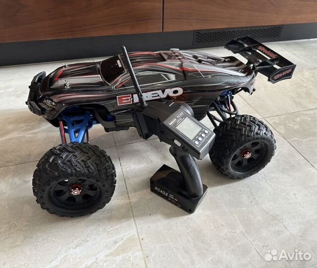 Traxxas e revo 1 8