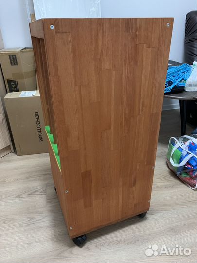 Мобильный мини-манеж на колесиках со стопорами