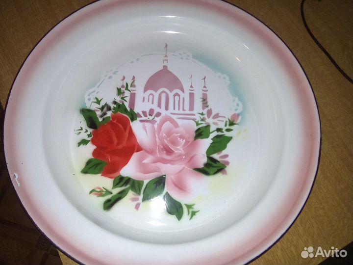 Миска и подносы эмалированные