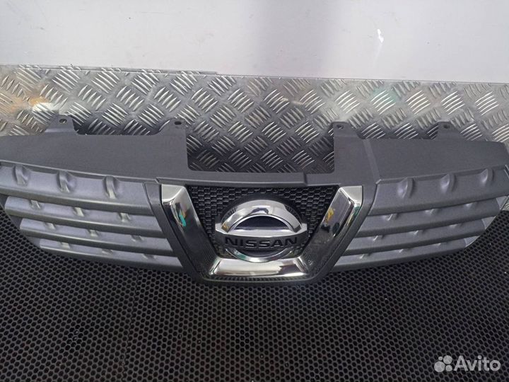 Решетка радиатора Nissan Qashqai 2007 62310JD000