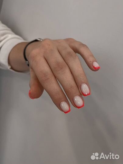 Маникюр в салоне красоты