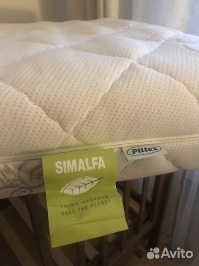 Детская кроватка с маятником