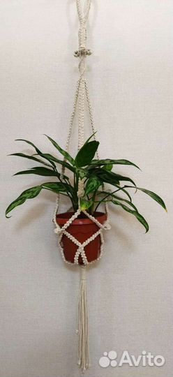 Кашпо для цветов подвесное в технике макраме