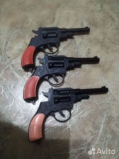 Игрушка времен СССР пистолет револьвер
