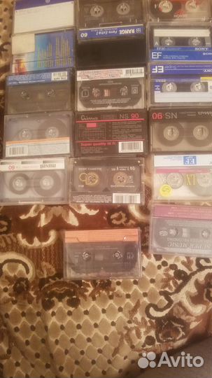 Видео и аудио кассеты. Диски. Тематика разная