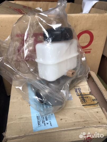 Цилиндр тормозной главный 585103D500