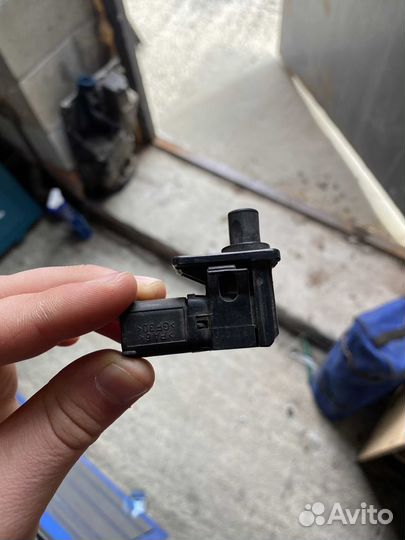 Концевик капота Bmw 5 E65 e39 e60 e63 e87 e90