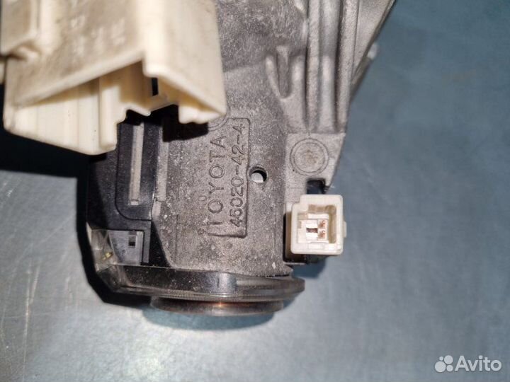 Замок зажигания Toyota Corolla E150