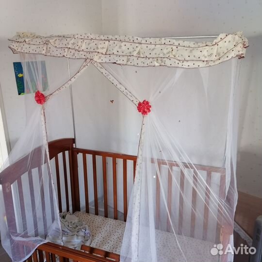 Детская кроватка