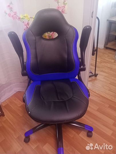 Игровое кресло dxracer