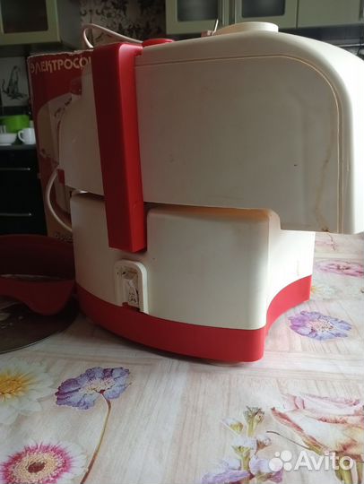 Электросоковыжималка-шинковка