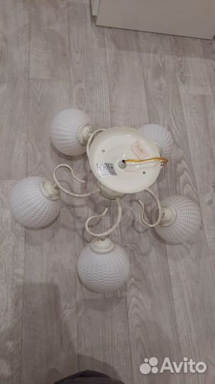 Продам люстру