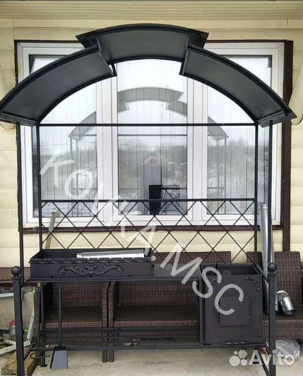 Мангал с крышей