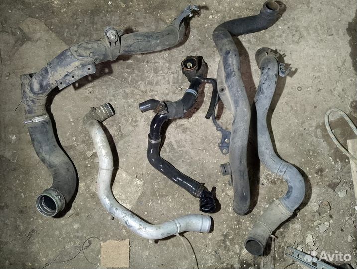 Патрубок Пассат Б6 2008